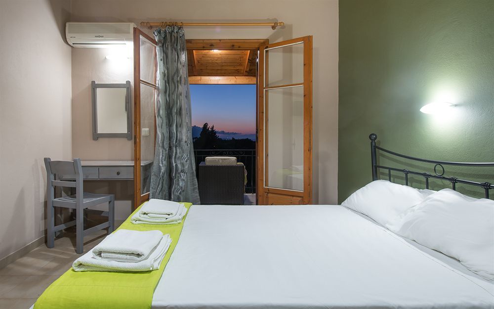 Katerina Rooms Meson Yerakarion Exterior photo