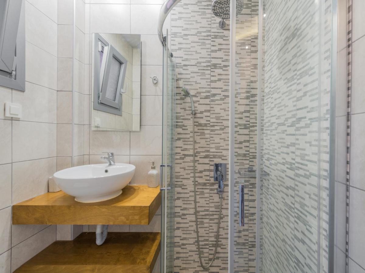 Katerina Rooms Meson Yerakarion Exterior photo