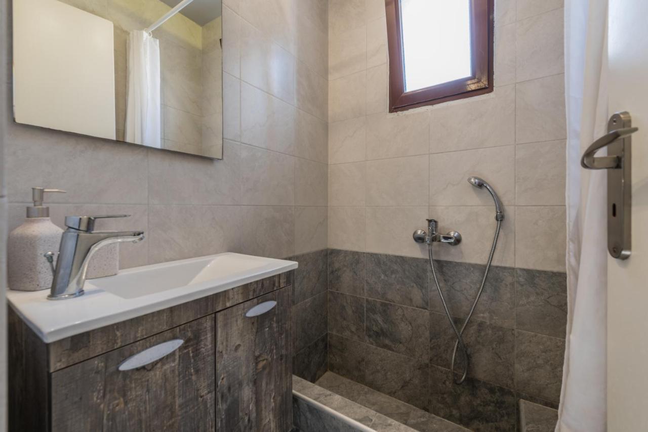 Katerina Rooms Meson Yerakarion Exterior photo